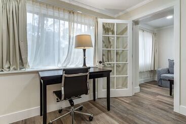 هتل Best Western Carmels Town House Lodge