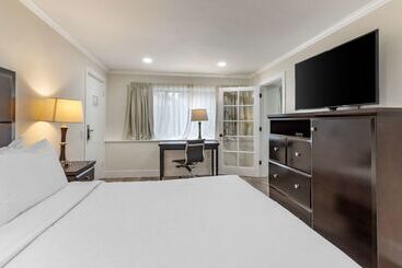 هتل Best Western Carmels Town House Lodge