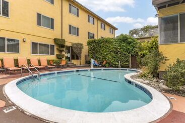 هتل Best Western Carmels Town House Lodge