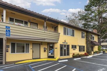 هتل Best Western Carmels Town House Lodge