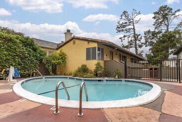 هتل Best Western Carmels Town House Lodge