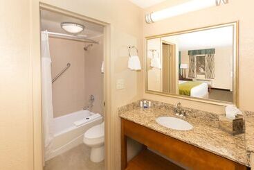 هتل Best Western Charleston Inn