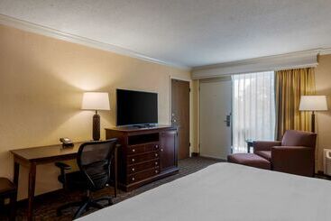 בית מלון כפרי Best Western Inn Of The Ozarks