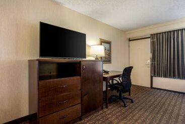 בית מלון כפרי Best Western Inn Of The Ozarks