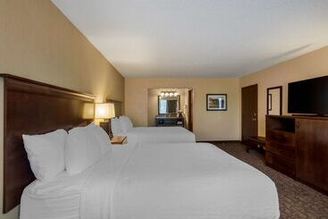 בית מלון כפרי Best Western Inn Of The Ozarks