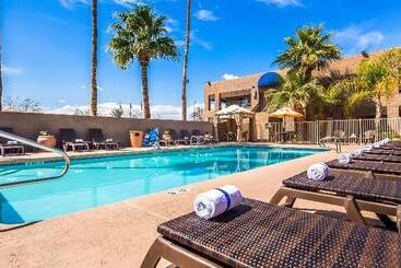 Best Western Innsuites Phoenix Hotel & Suites