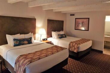 هتل Best Western Outlaw Inn
