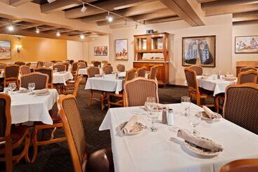 هتل Best Western Outlaw Inn