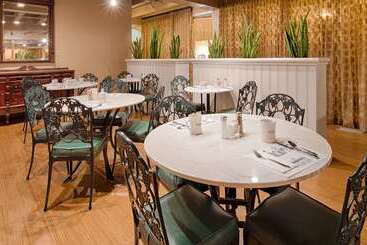 هتل Best Western Outlaw Inn