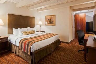 هتل Best Western Outlaw Inn