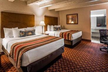 هتل Best Western Outlaw Inn