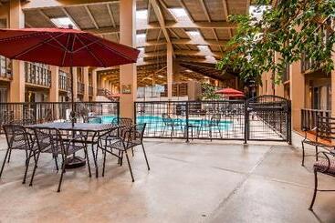 هتل Best Western Outlaw Inn