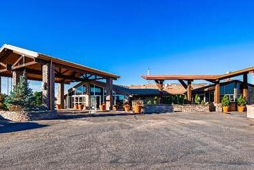 هتل Best Western Outlaw Inn