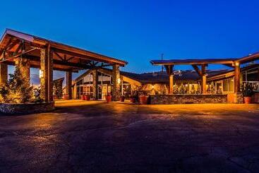 هتل Best Western Outlaw Inn
