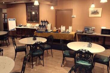 هتل Best Western Outlaw Inn