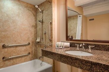 هتل Best Western Outlaw Inn