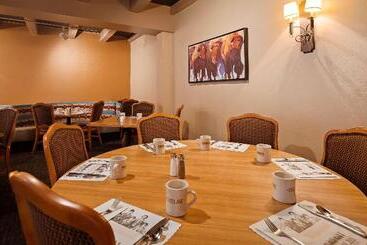 هتل Best Western Outlaw Inn
