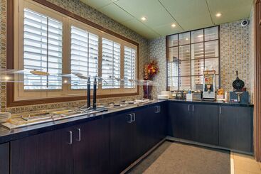 هتل Best Western Plus Brookside Inn