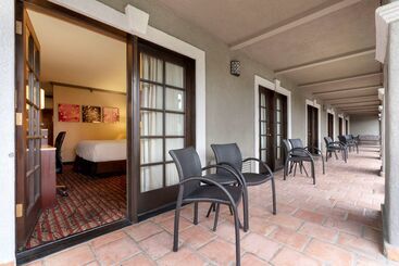 هتل Best Western Plus Brookside Inn