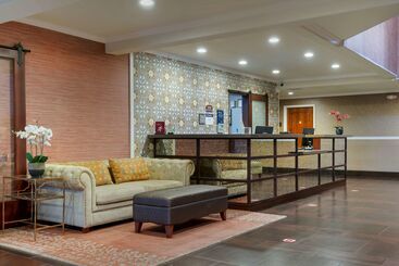 هتل Best Western Plus Brookside Inn