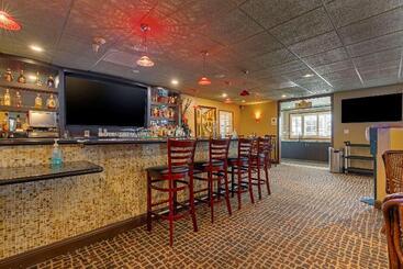 هتل Best Western Plus Brookside Inn