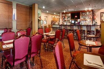 هتل Best Western Plus Brookside Inn