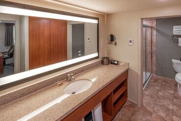 هتل Best Western Plus Clocktower Inn