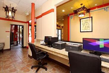 هتل Best Western Plus Dragon Gate Inn