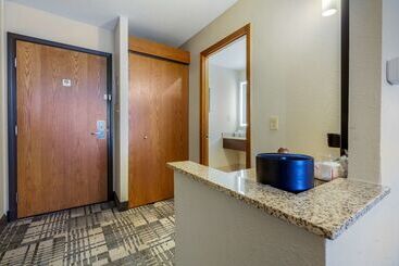 Best Western Plus Dubuque Hotel And Conference Center
