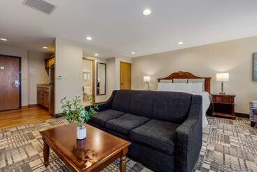Best Western Plus Dubuque Hotel And Conference Center