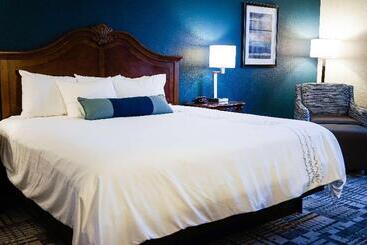 Best Western Plus Dubuque Hotel And Conference Center