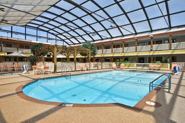 Best Western Plus Dubuque Hotel And Conference Center