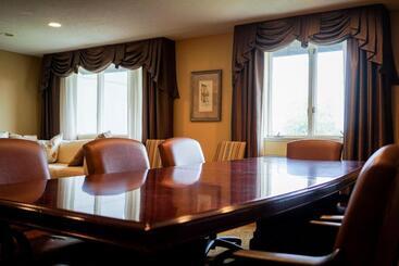 Best Western Plus Dubuque Hotel And Conference Center