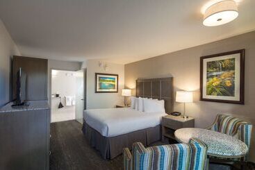 هتل Best Western Plus Hilltop Inn