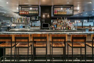 هتل Best Western Plus Hilltop Inn