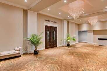 Best Western Plus Longbranch Hotel & Convention Center