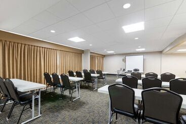 בית מלון כפרי Best Western Plus Midwest Inn