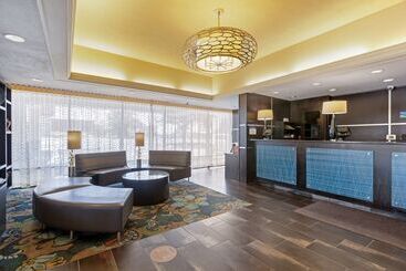 בית מלון כפרי Best Western Plus Midwest Inn