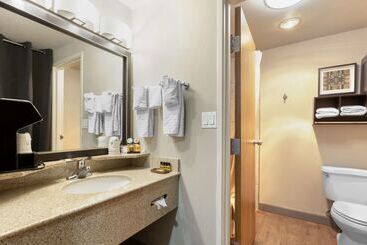 בית מלון כפרי Best Western Plus Midwest Inn