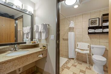 בית מלון כפרי Best Western Plus Midwest Inn