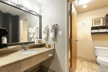 هتل Best Western Plus Midwest Inn