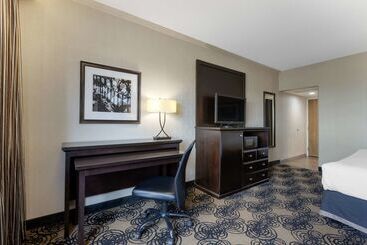 בית מלון כפרי Best Western Plus Midwest Inn