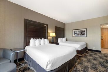 בית מלון כפרי Best Western Plus Midwest Inn