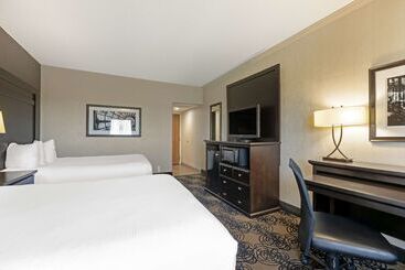 هتل Best Western Plus Midwest Inn