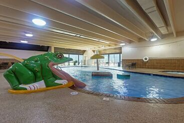 בית מלון כפרי Best Western Plus Midwest Inn
