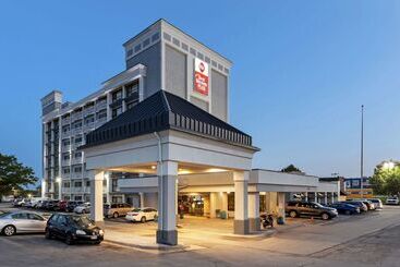 בית מלון כפרי Best Western Plus Midwest Inn