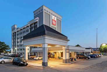 בית מלון כפרי Best Western Plus Midwest Inn