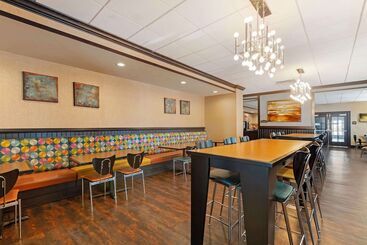 בית מלון כפרי Best Western Plus Midwest Inn