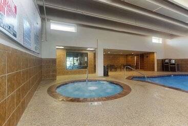 בית מלון כפרי Best Western Plus Midwest Inn