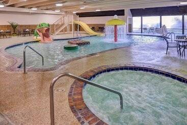 בית מלון כפרי Best Western Plus Midwest Inn
